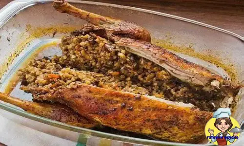 гусь с гречкой грибами и печенью в рукаве