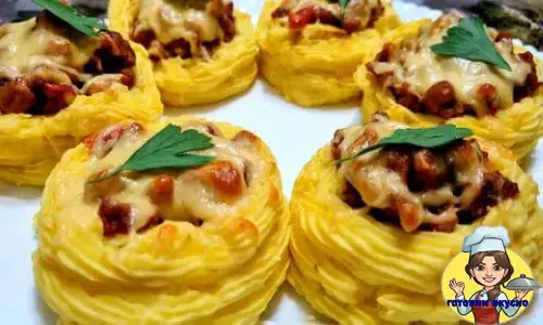 картофельное суфле с помидорами в виде птичьих гнёзд