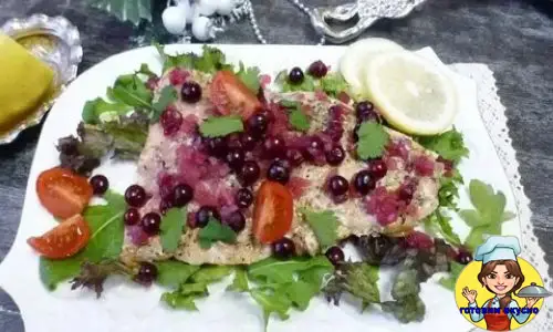 рыба запечённая под клюквенным соусом
